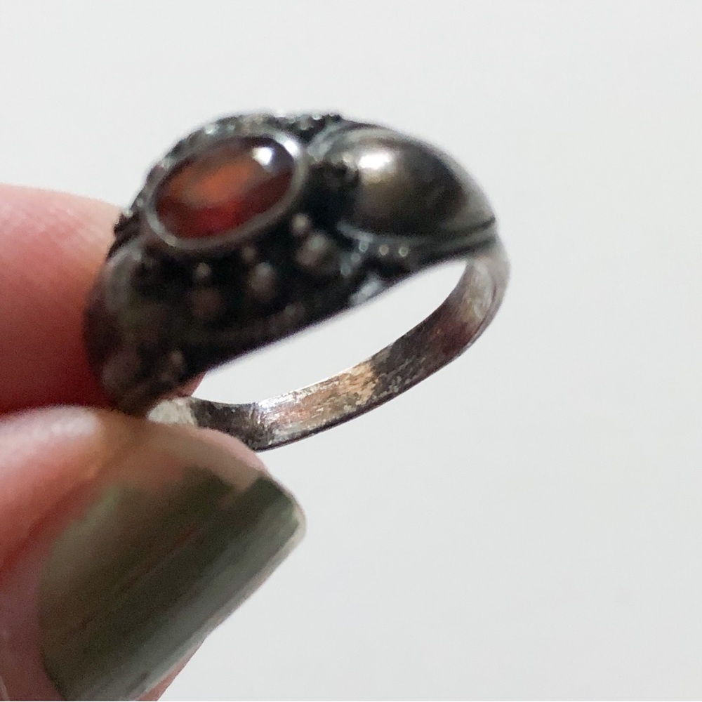 Vintage silver metal (sterling?) & faceted red stone (garnet?) ring sz 5.5-5.75 - Picture 9 of 14